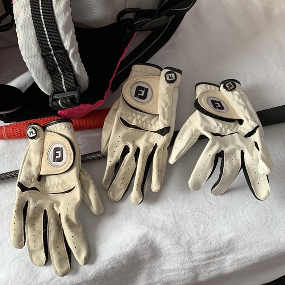 US Kids Golf bag Pink Gently Used 2 Clubs gloves size JM Golf Sport Girls - Picture 5 of 11